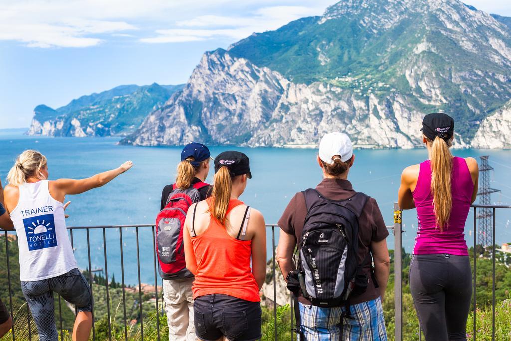 Hotel Continental - Tonelli Hotels Torbole Sul Garda Eksteriør billede