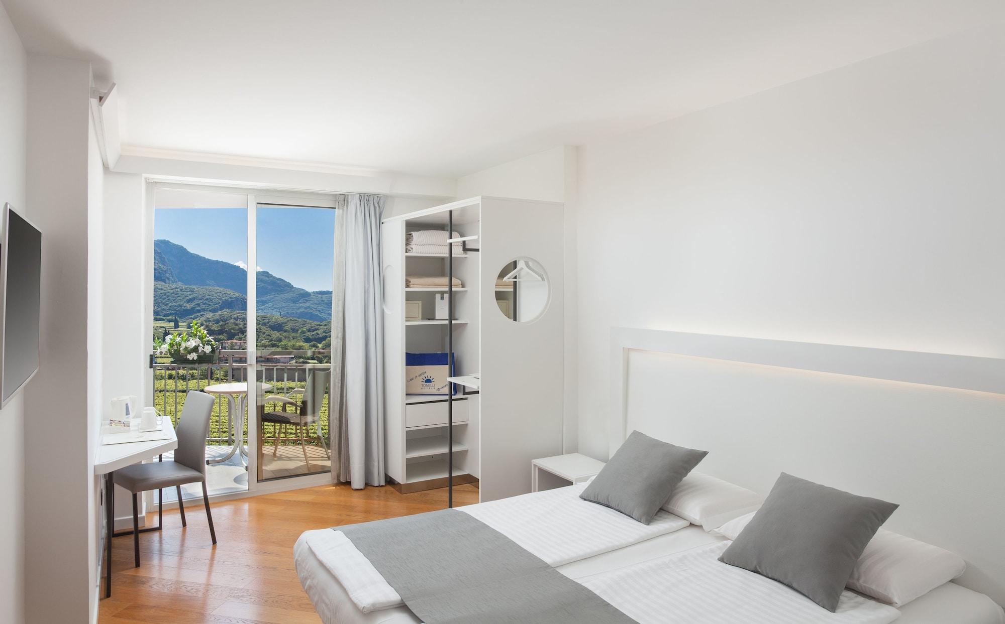 Hotel Continental - Tonelli Hotels Torbole Sul Garda Eksteriør billede