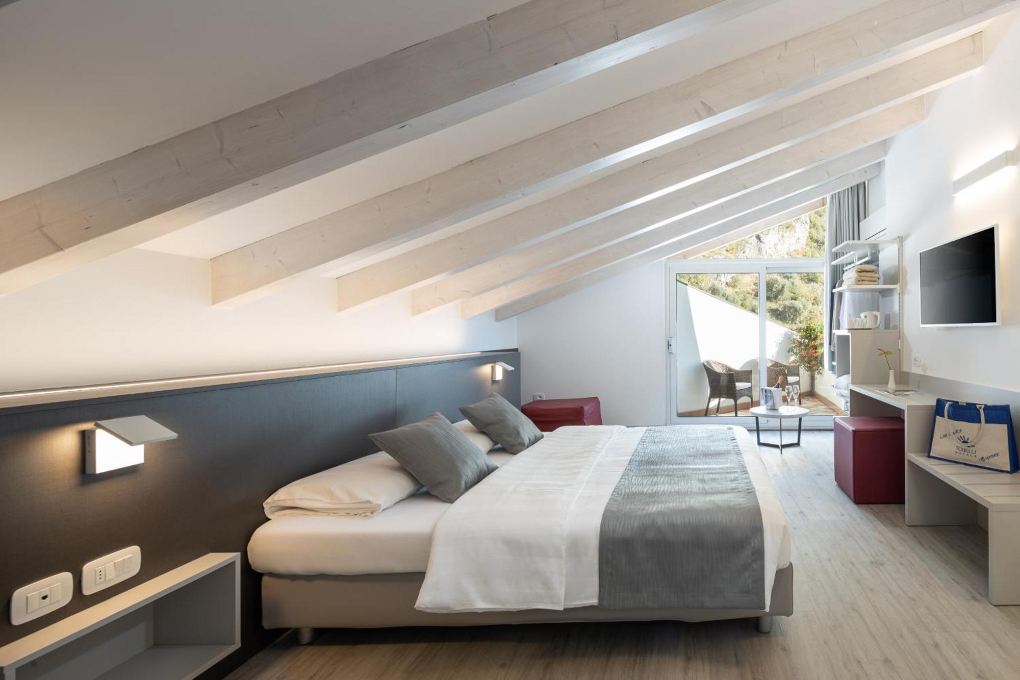 Hotel Continental - Tonelli Hotels Torbole Sul Garda Værelse billede