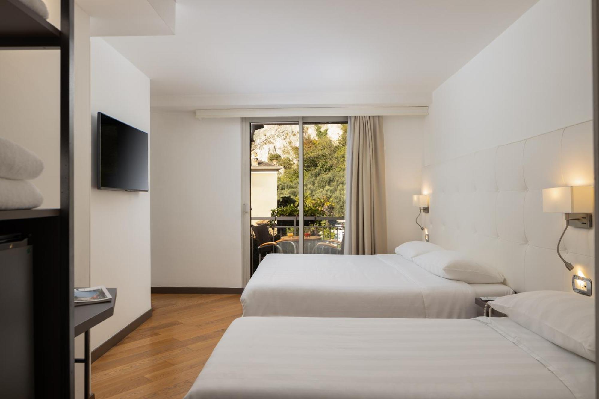 Hotel Continental - Tonelli Hotels Torbole Sul Garda Eksteriør billede