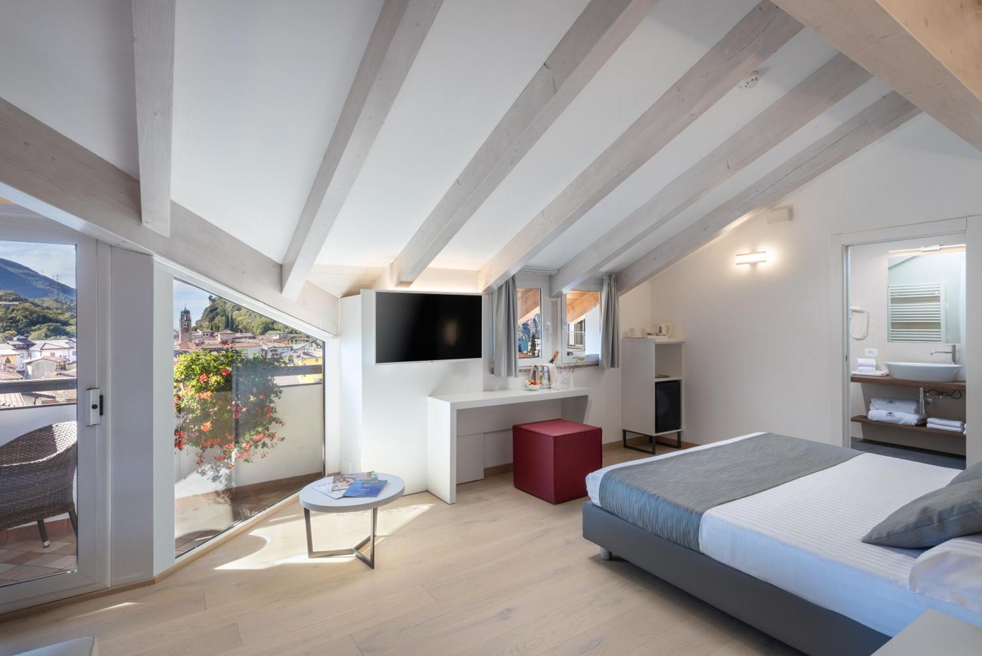 Hotel Continental - Tonelli Hotels Torbole Sul Garda Værelse billede