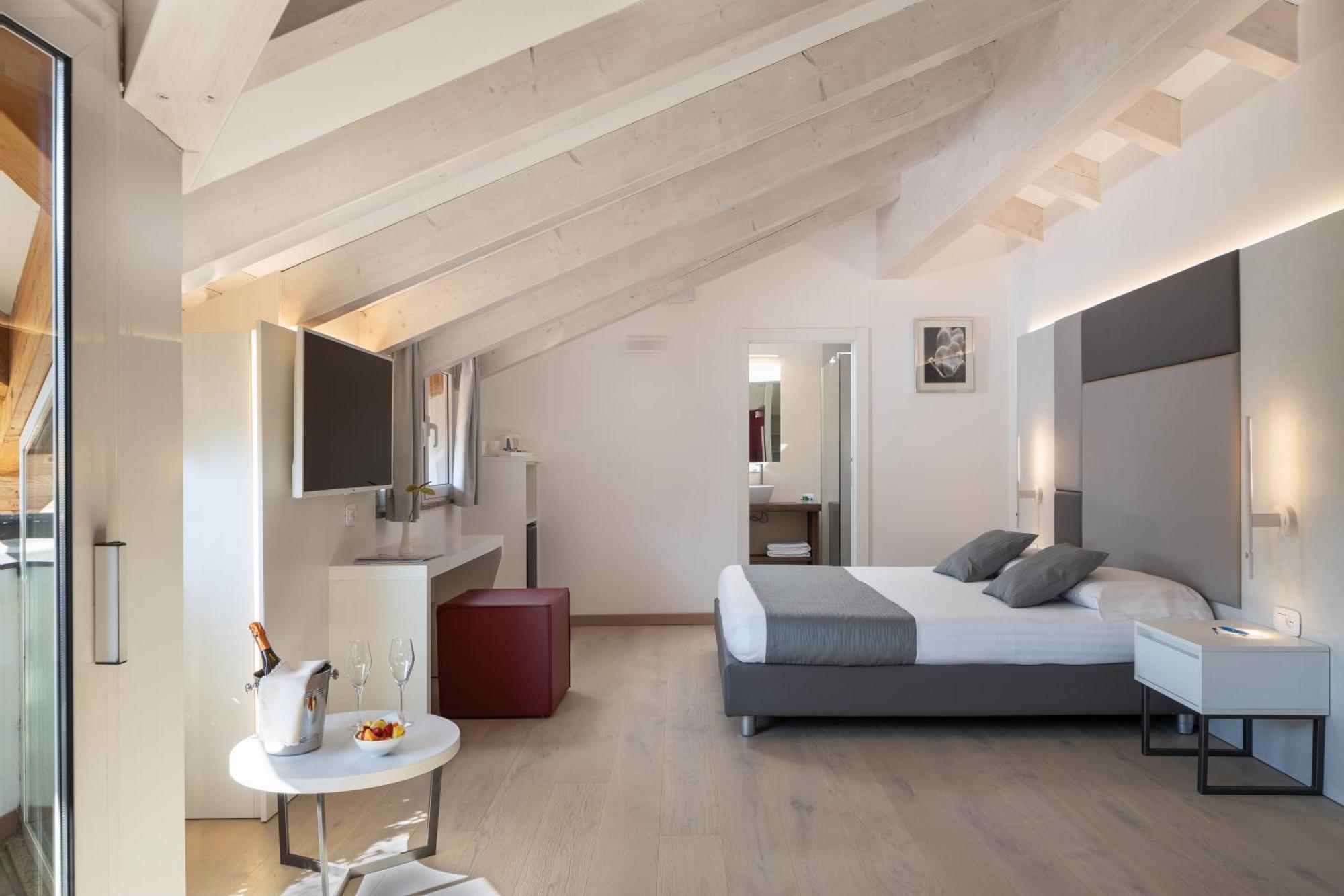 Hotel Continental - Tonelli Hotels Torbole Sul Garda Værelse billede