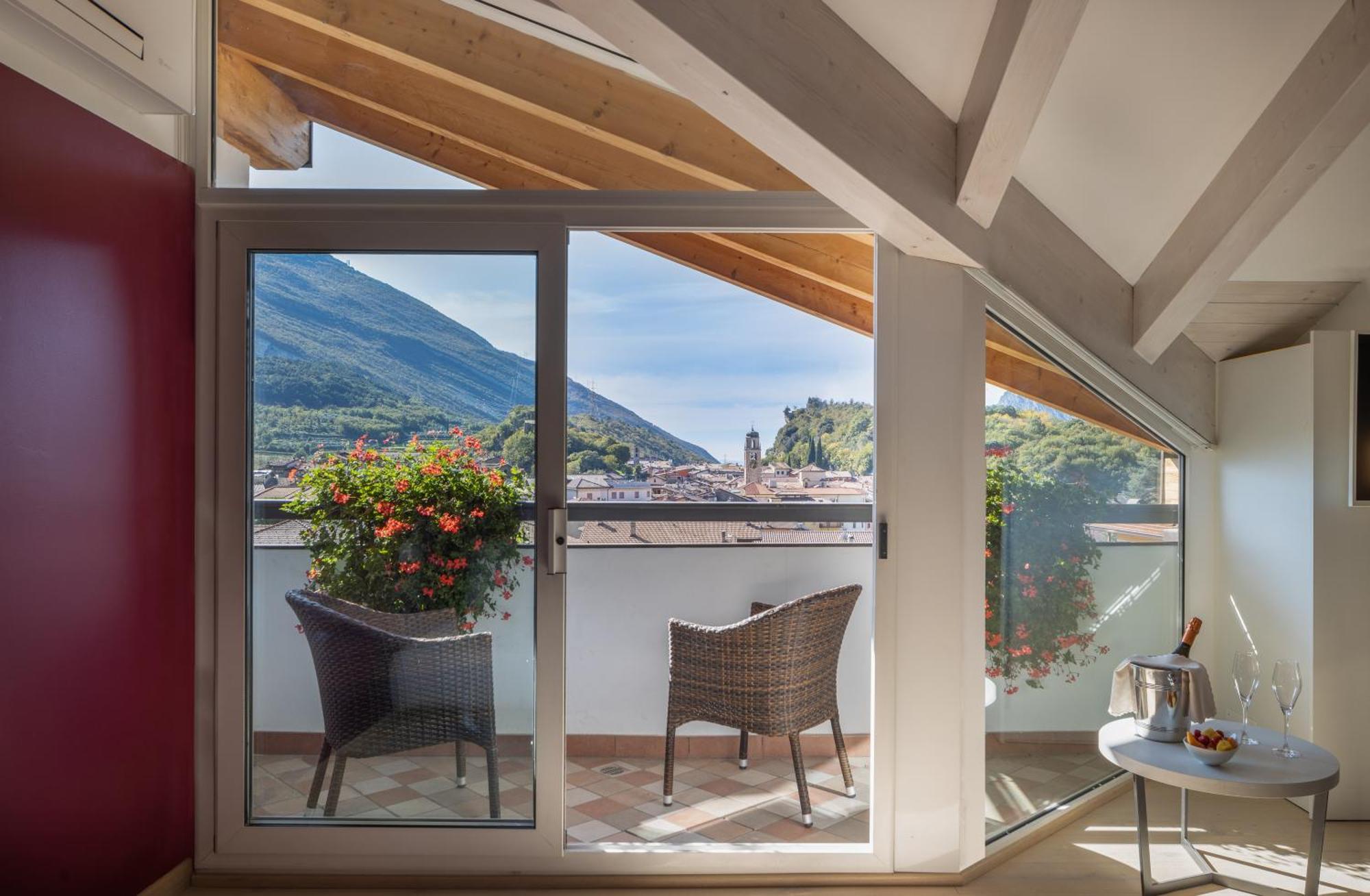 Hotel Continental - Tonelli Hotels Torbole Sul Garda Værelse billede
