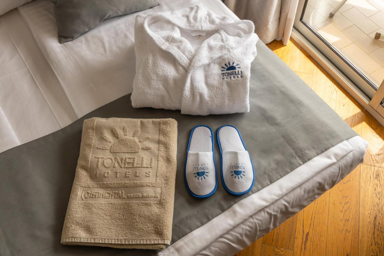Hotel Continental - Tonelli Hotels Torbole Sul Garda Eksteriør billede