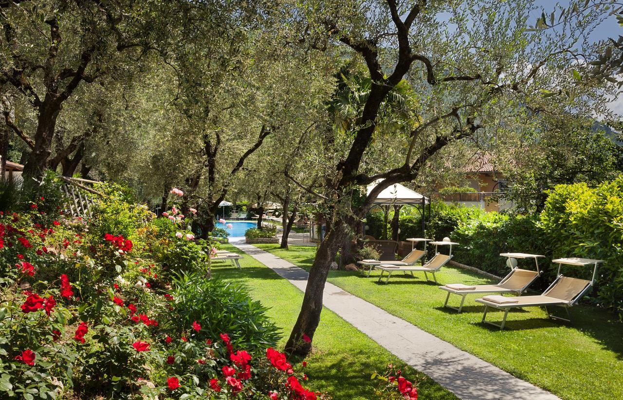 Hotel Continental - Tonelli Hotels Torbole Sul Garda Eksteriør billede