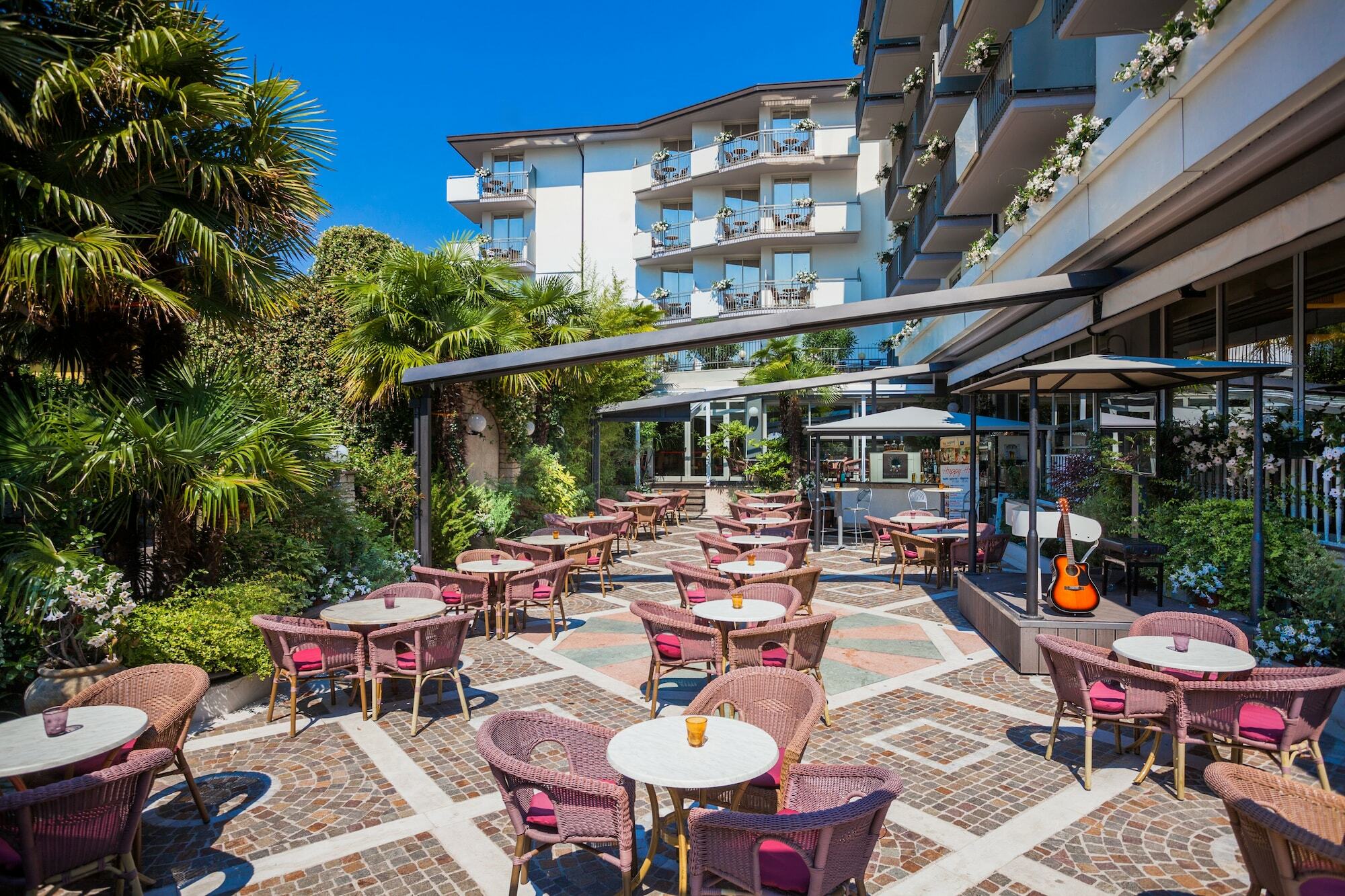 Hotel Continental - Tonelli Hotels Torbole Sul Garda Eksteriør billede